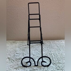 Stylish Black Metal Plate Holder EUC